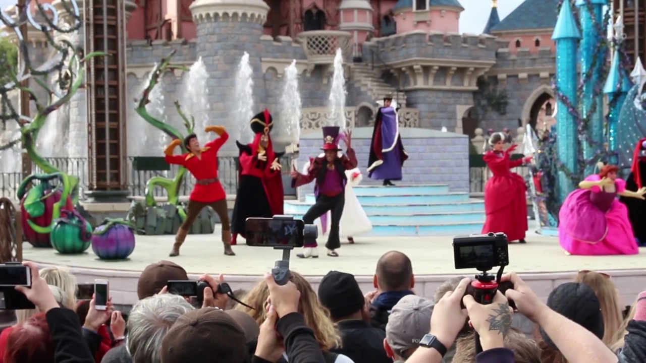 It's Good to be bad with Disney Villains! / C'est bon d'être vilain avec les méchants Disney