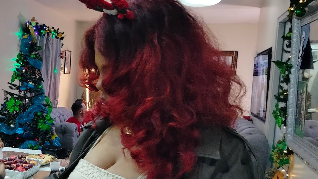 Retoque de tinte rojo en pelo negro sin decoloración 