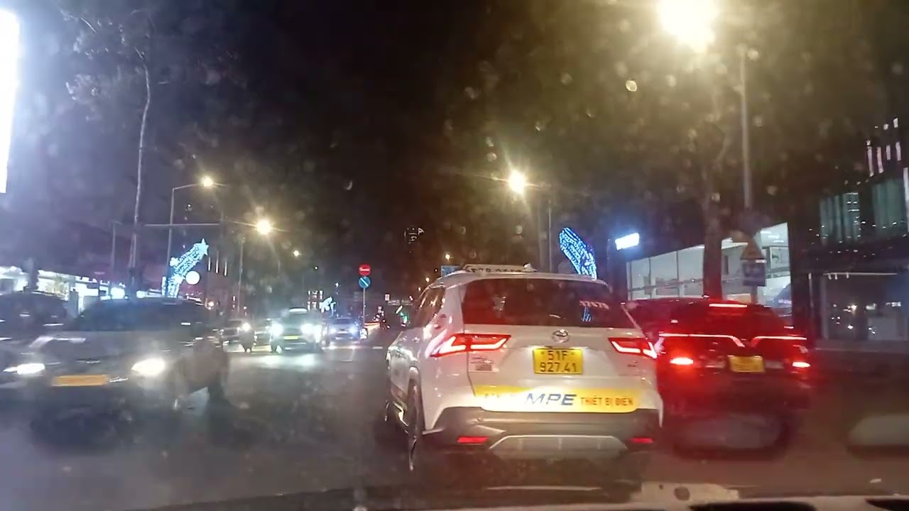 21 tháng 1, 2026.Camera hành trình láy xe công nghệ TADA-TAXI.Đường Sài Gòn ban đêm 