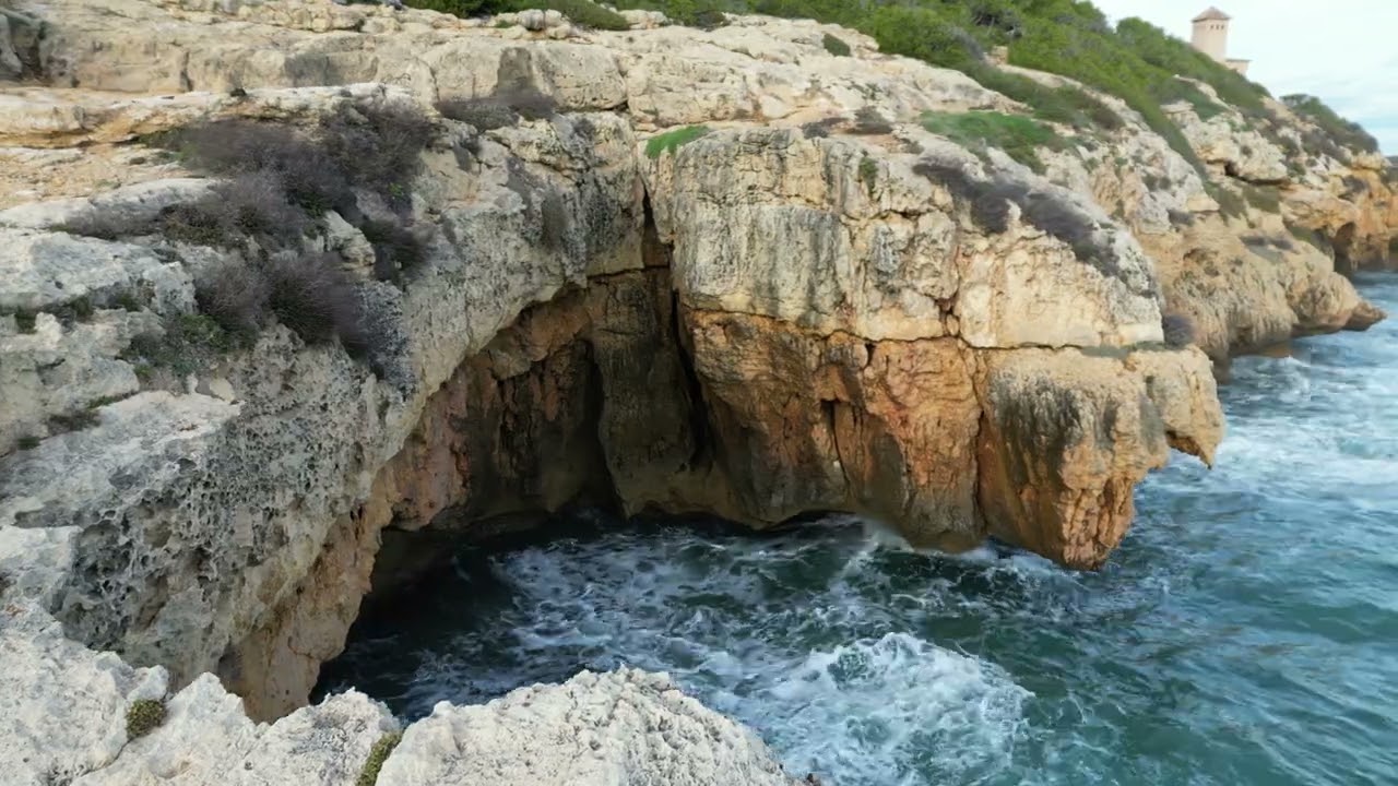 Mar, Montaña y el Castillo de Tamarit. Altafulla.