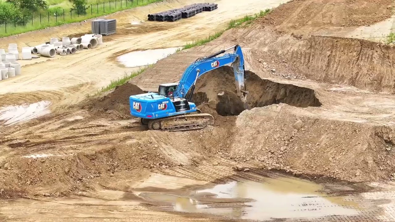 Dron sobrevolando la nave de Valenciennes (Francia). Junio 2025