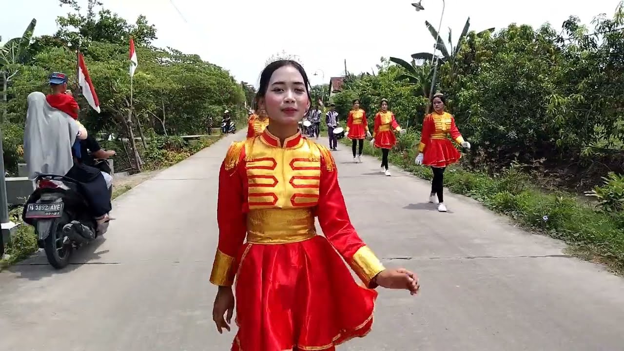 kirab meriah drumband maha Ganesha dan barongan singo makaryo cangkring Trimulyo
