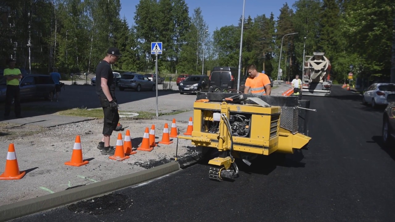 GOMACO Curb Cadet (CC-1200) Concrete Curb and Gutter Machine