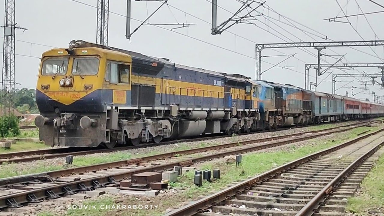SGUJ WDG4D + Dead BAAZ LIVERY WDP4 With Amritsar ~ New Tinsukia Express Entering NJP
