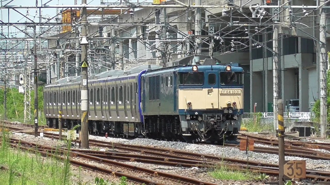 2023年7月31日　電気機関車EF64 1031牽引　横須賀線・総武快速線用 E235系1000番台 J-26編成　配給列車、12系客車を入換中のDE11 1705とDD51 895　JR高崎駅