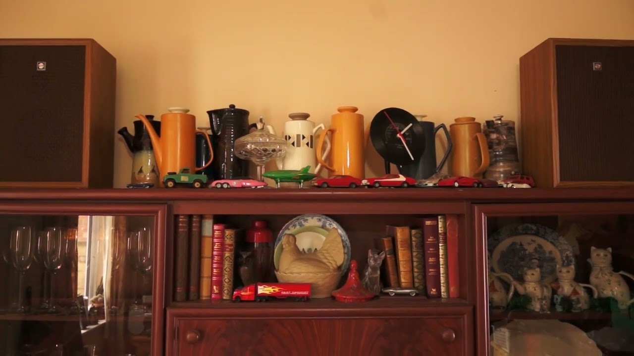 Vintage SANYO Loudspeakers playing backrelaxing music
