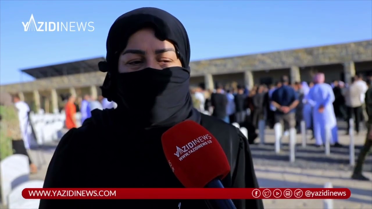 اثناء وصول كوكبة من شهداء الابادة الجماعية الايزيدية إلى النصب التذكاري في شنكال.