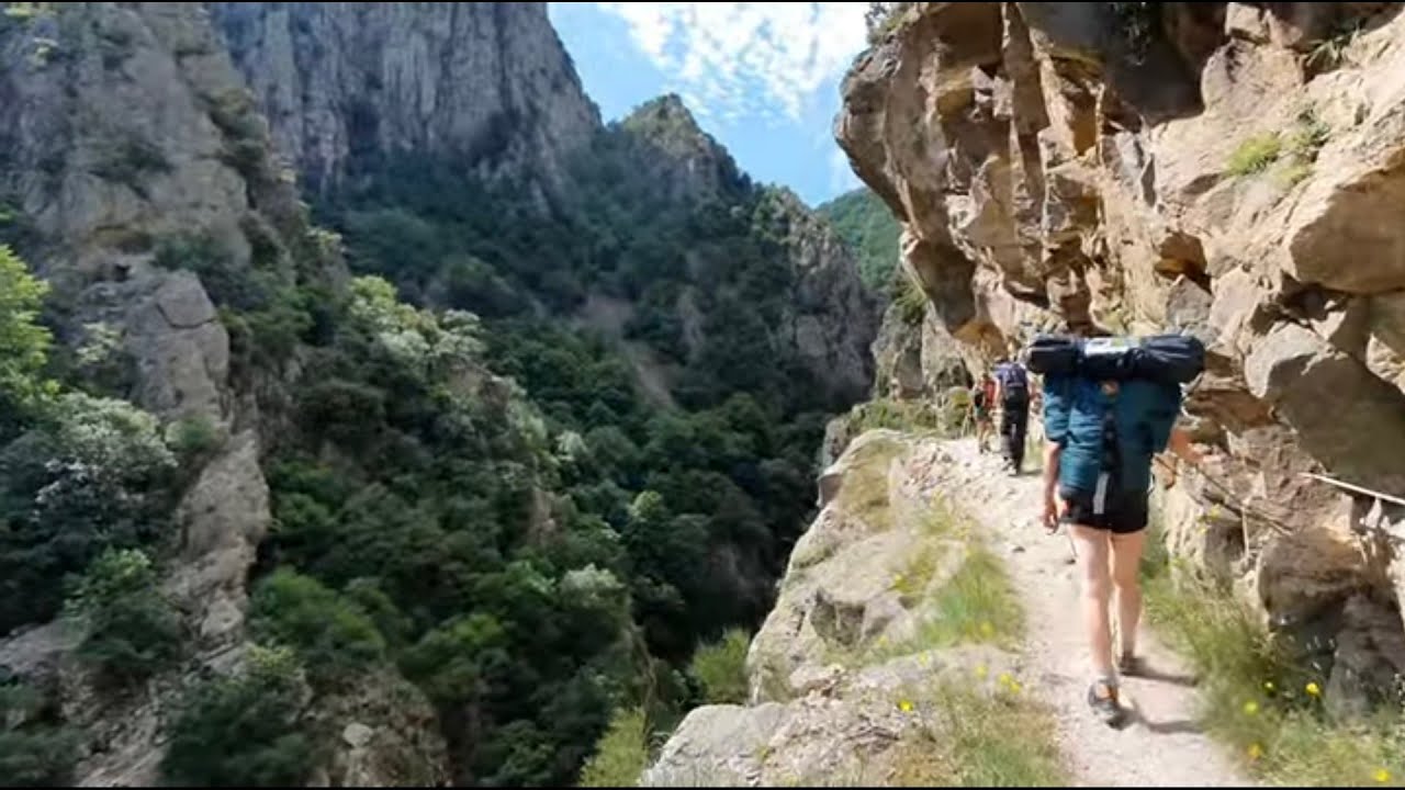 Les gorges de la carança, et rencontre avec un chevreuil, Pyrénées, France.