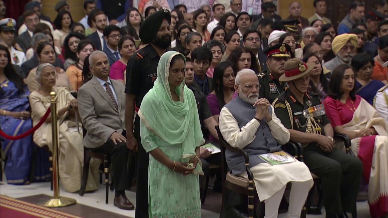 President Kovind presents Kirti Chakra to Shri Sowar Vijay Kumar (Posthumous)
