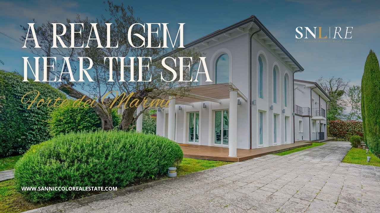 VILLA WITH UNIQUE ARCHITECTURE AND COMFORT (Forte dei Marmi - Tuscany)