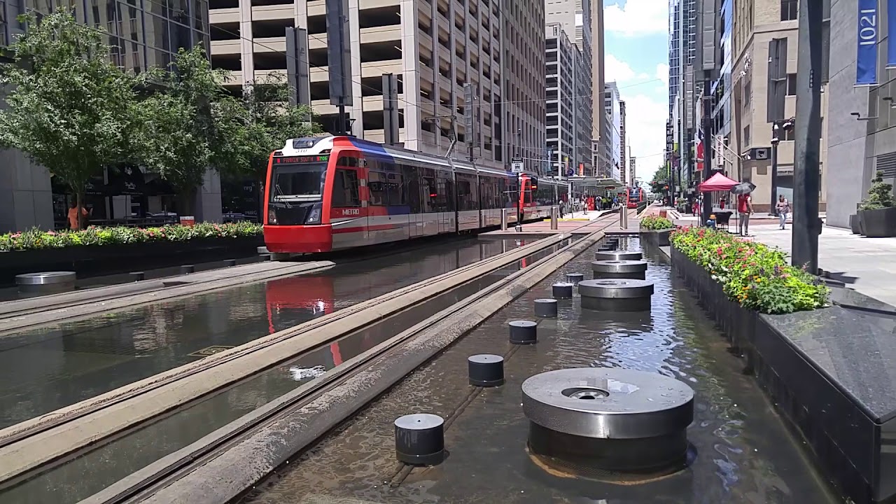 Houston METROrail action @ Main Street Square