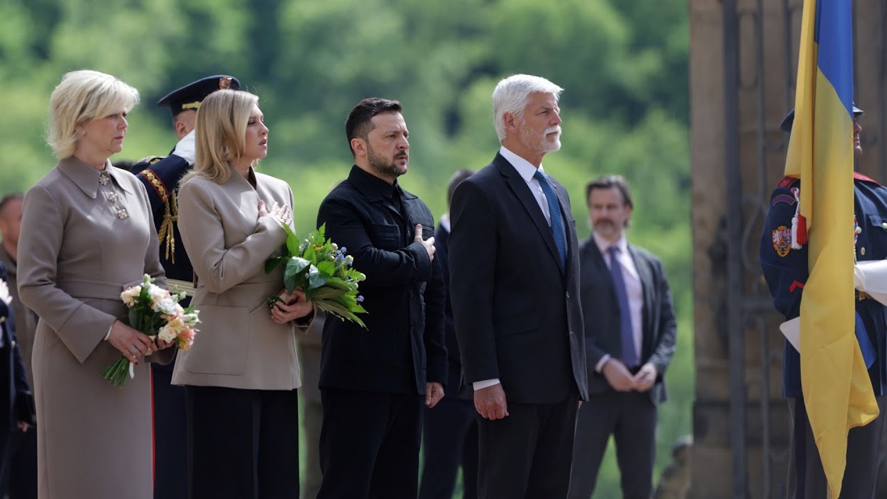 Zelenský v Česku: Podívejte se, jak vítali ukrajinského prezidenta na Hradě