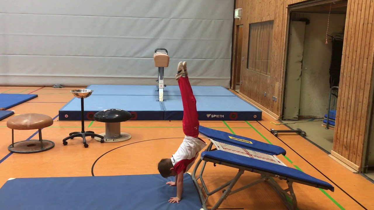 Vor&uuml;bung Handstand&uuml;berschlag, Beinschlag