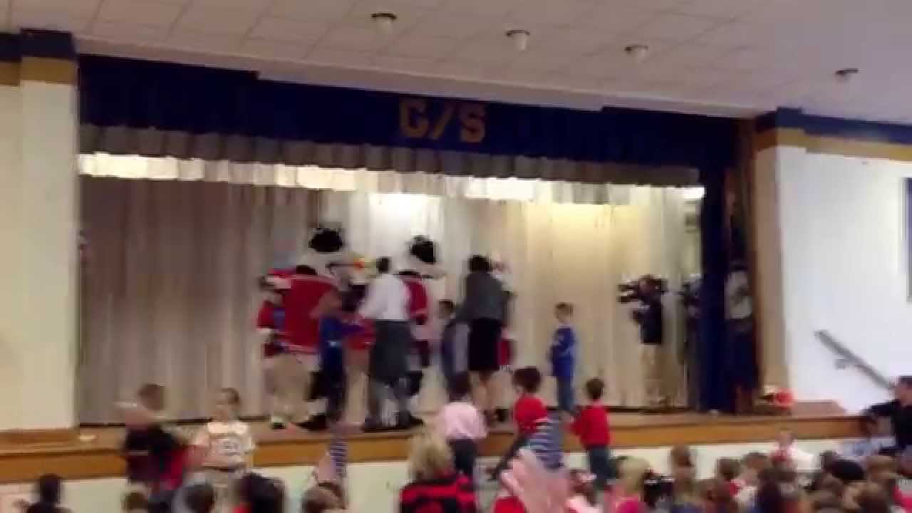 Surprise military dad homecoming at Greathouse Elementary Louisville KY