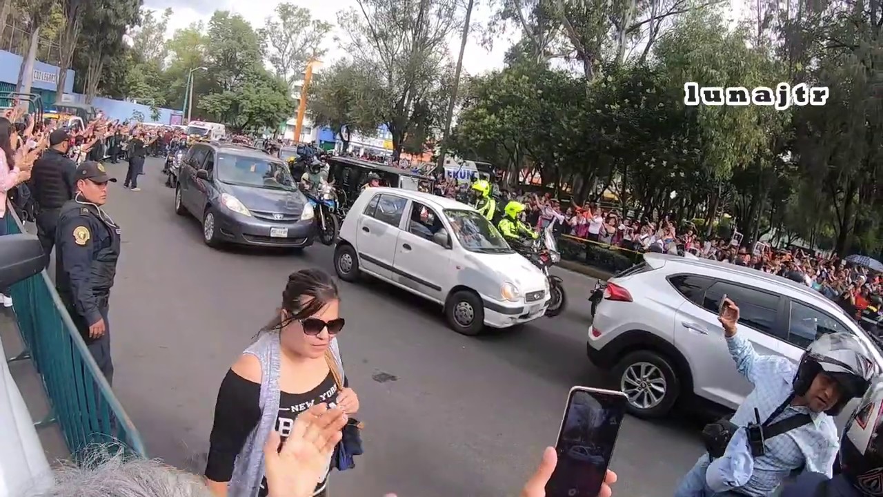 Jos&eacute; Jos&eacute; llegando al Pante&oacute;n Franc&eacute;s