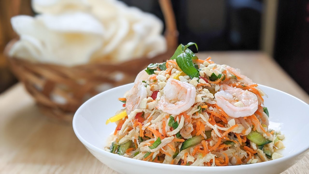 Recette salade de lotus vietnamienne avec poulet et crevettes -- goi ngo sen ga tom