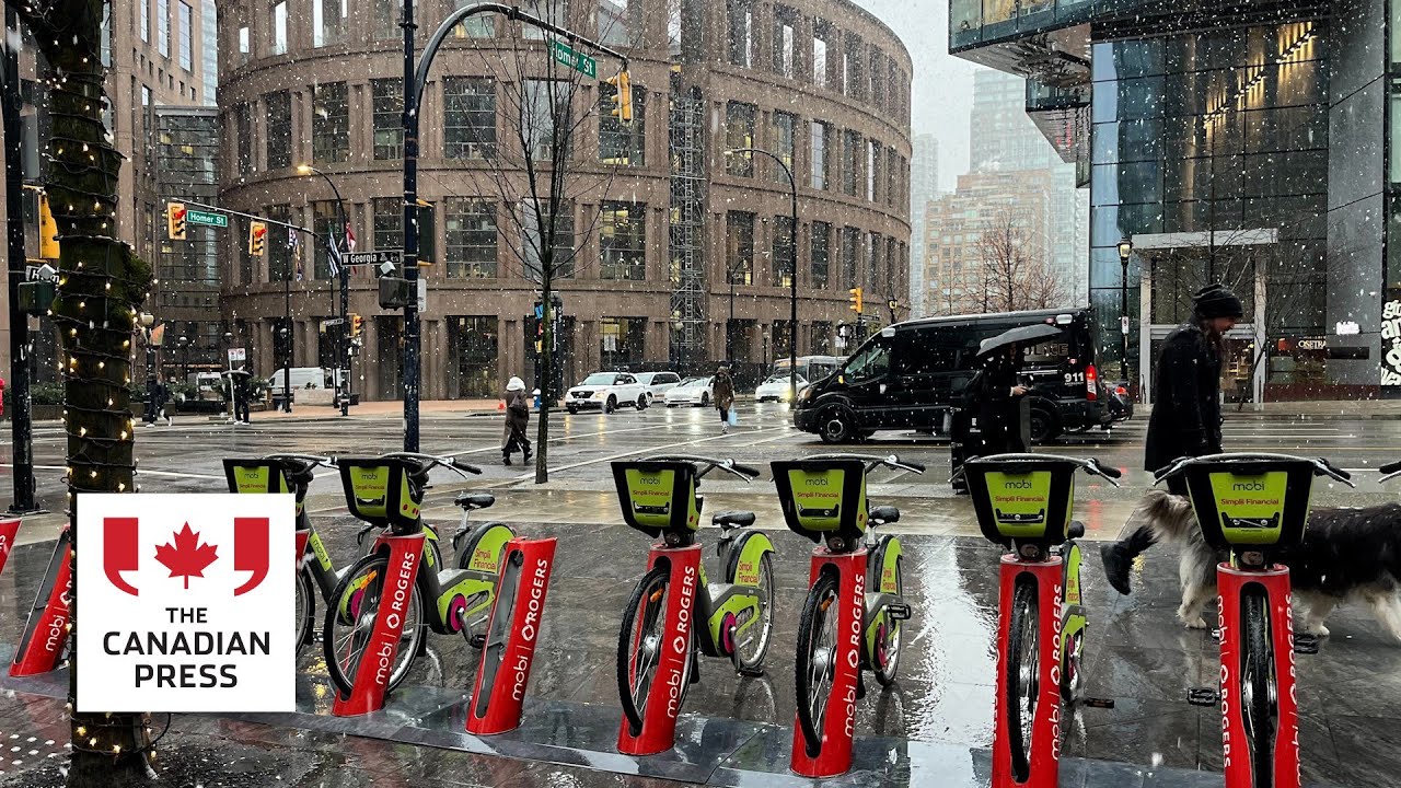 Vancouver flurries not enough to end city's snow-free streak