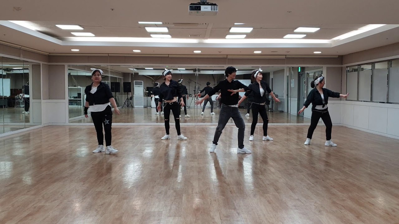 Delilah Line Dance (Easy Intermediate Level)