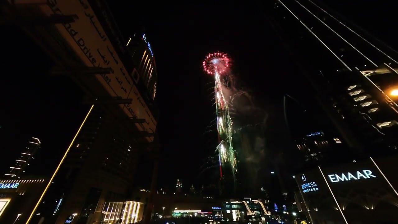 Dubai New Year's 2022 - Burj Khalifa Fireworks Timelapse