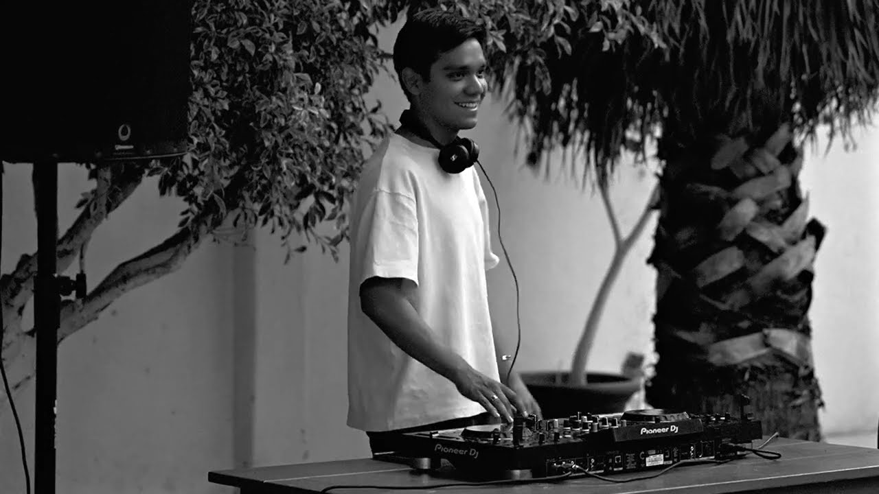 Chill Dance House Set in a Coffee Rave Experience