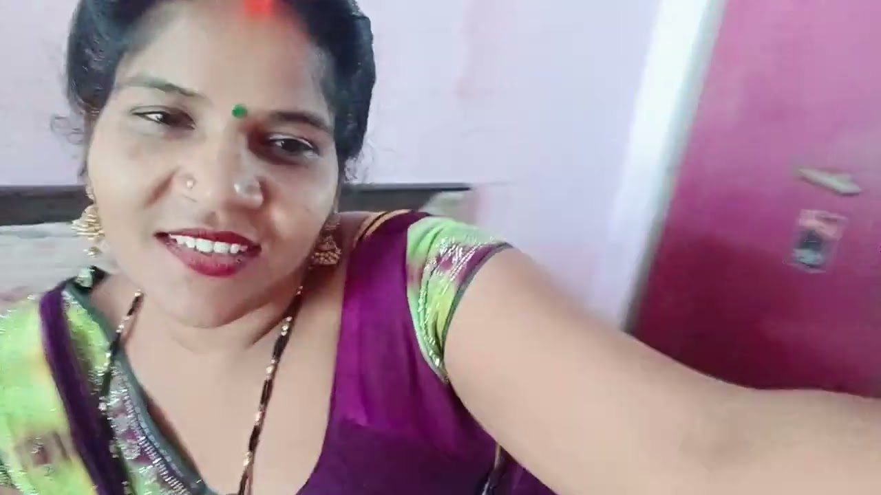 देखिए दोस्तों मैं कहां पर आई हूं घूमने के लिए आप लोग जरूर देखिए प्लीज