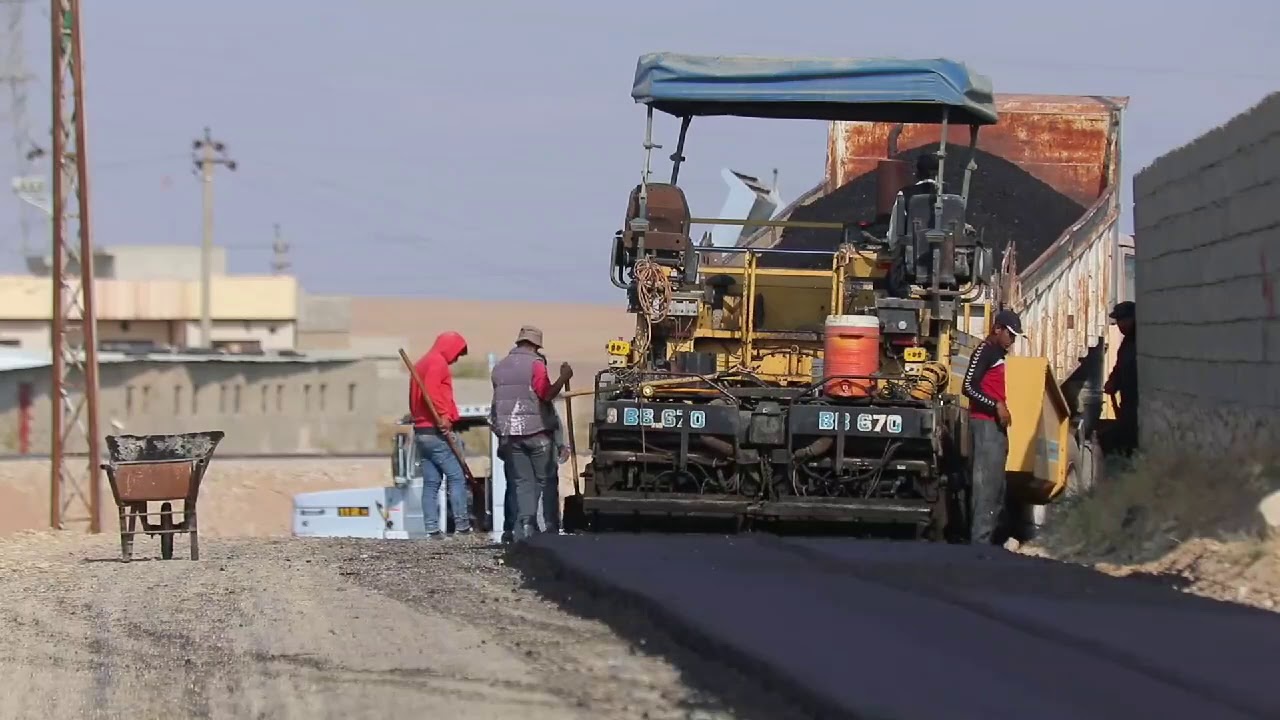 اعمال مشروع تبليط الشارع المؤدي الى قرية المزرعة الرابعة التابعة الى قضاء تلعفر