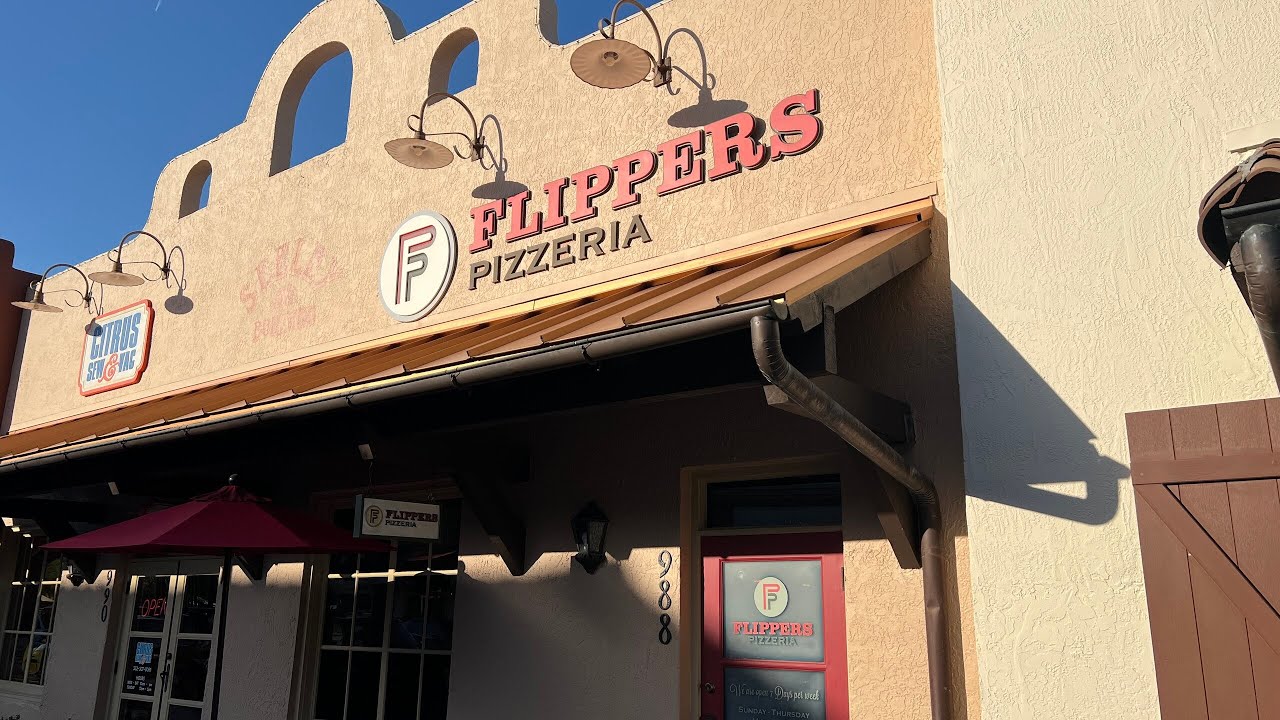 Eating at Flippers Pizzeria at The Villages in Spanish Springs | Places to Eat at The Villages, FL