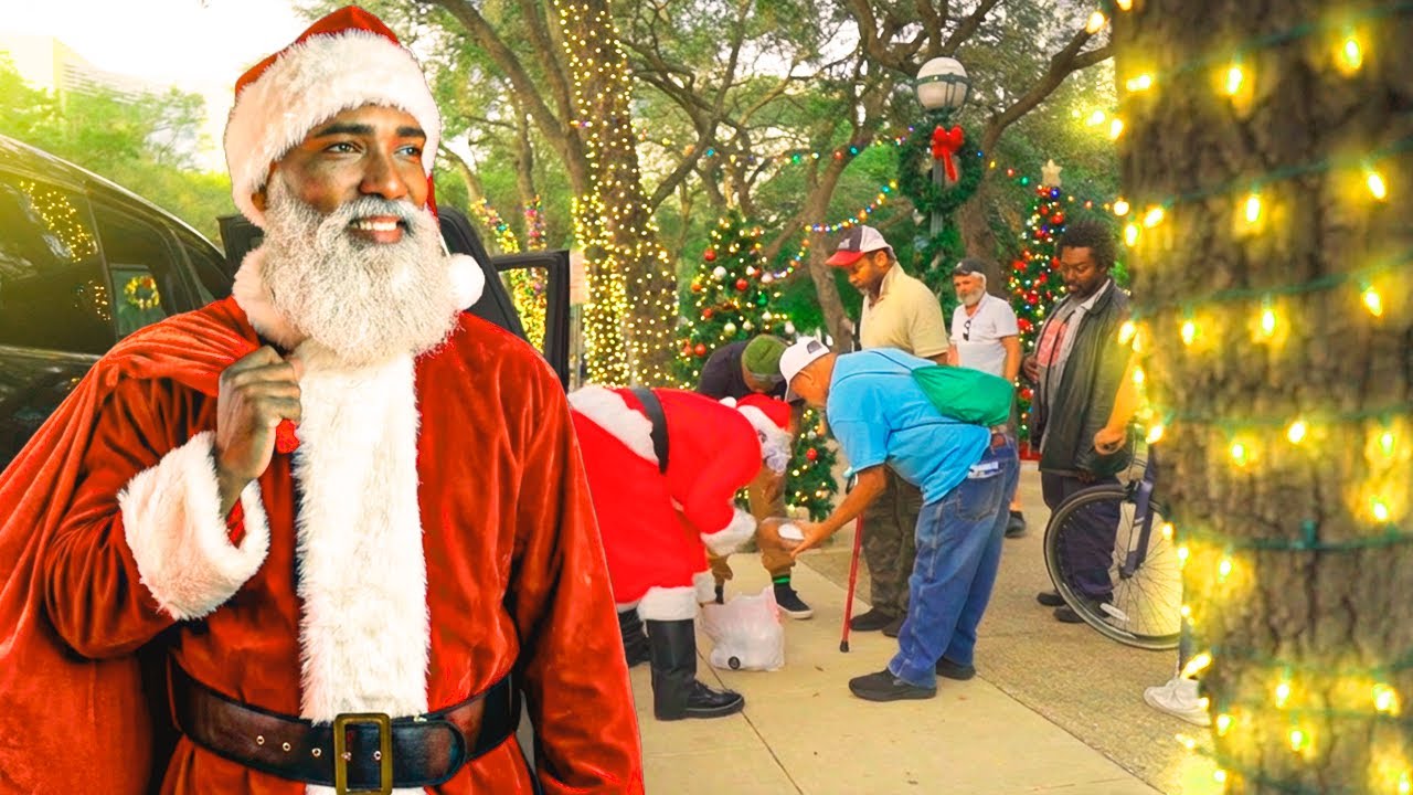 Reparto REGALOS vestido de Santa en Miami