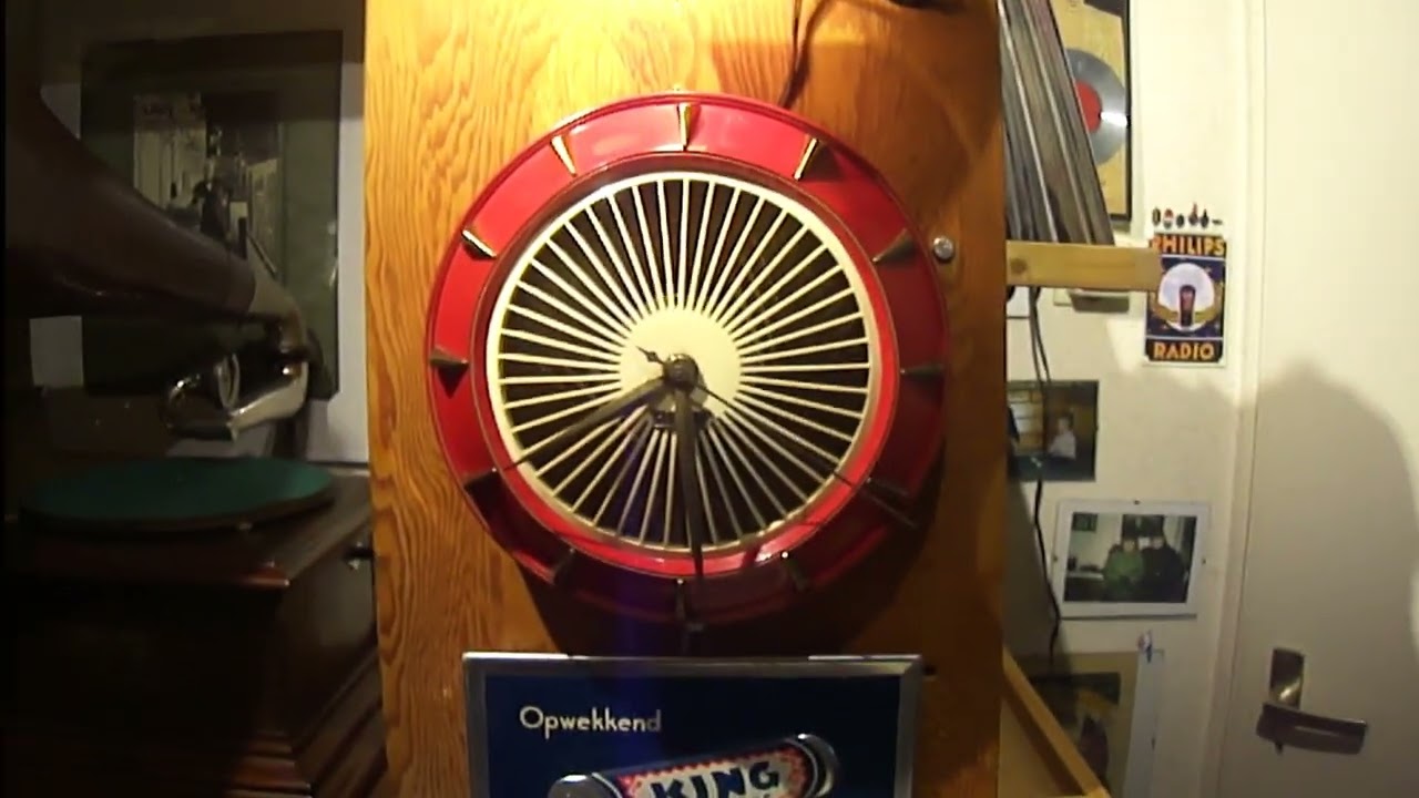 Elvis played through a set Heco Clock/Loudspeakers