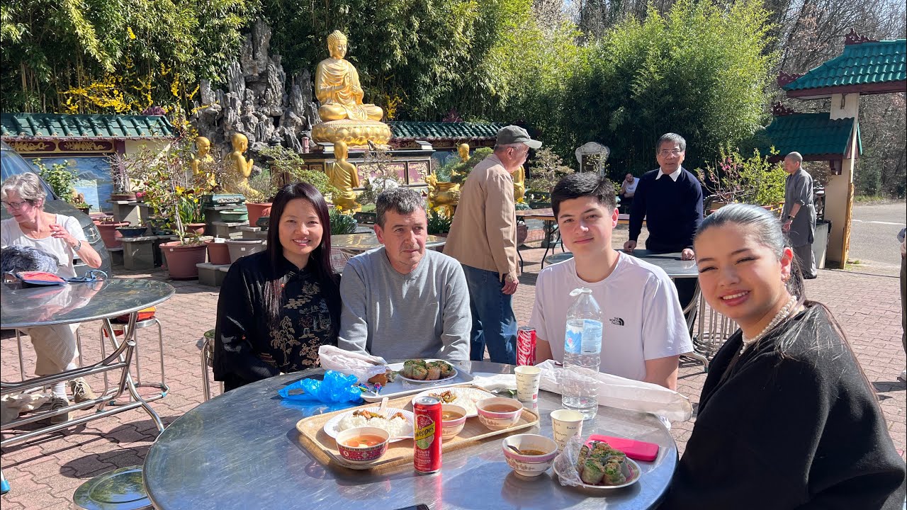 Cả nhà lên chùa ngày rằm tháng riêng, Louis tham gia thả cá phóng sinh, Mai le cuộc sống ở Pháp 
