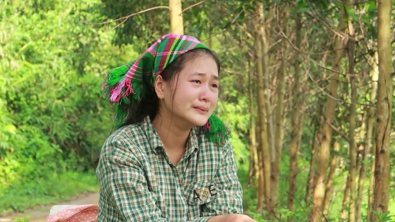 After her husband threw her out, she was lucky to find someone who truly cared | Lý Tử Hà