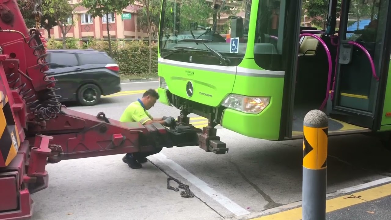 Breakdown on SBS6528G 3 and towing of the bus