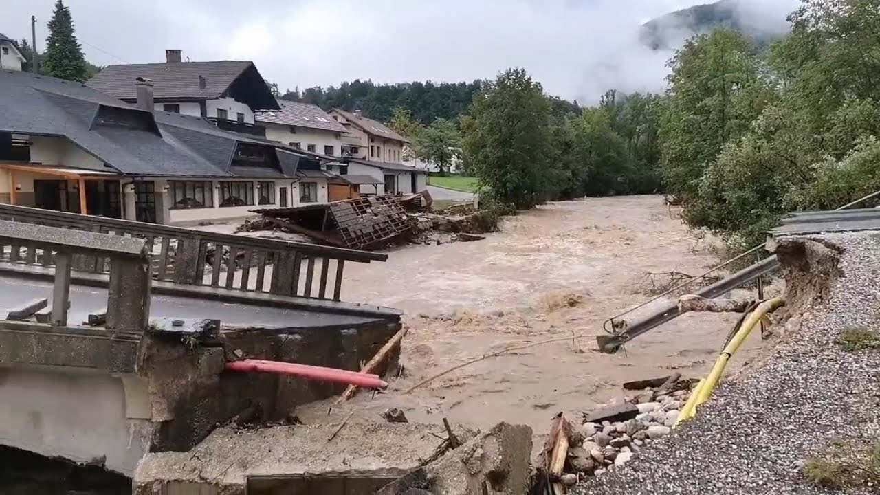 Ливневые наводнения внезапно обрушились на Швейцарию! Церматт был разрушен мгновенно.