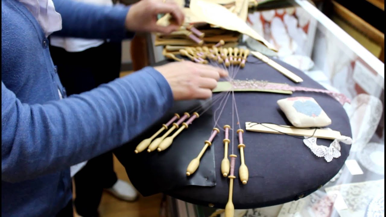Making lace in Brugge