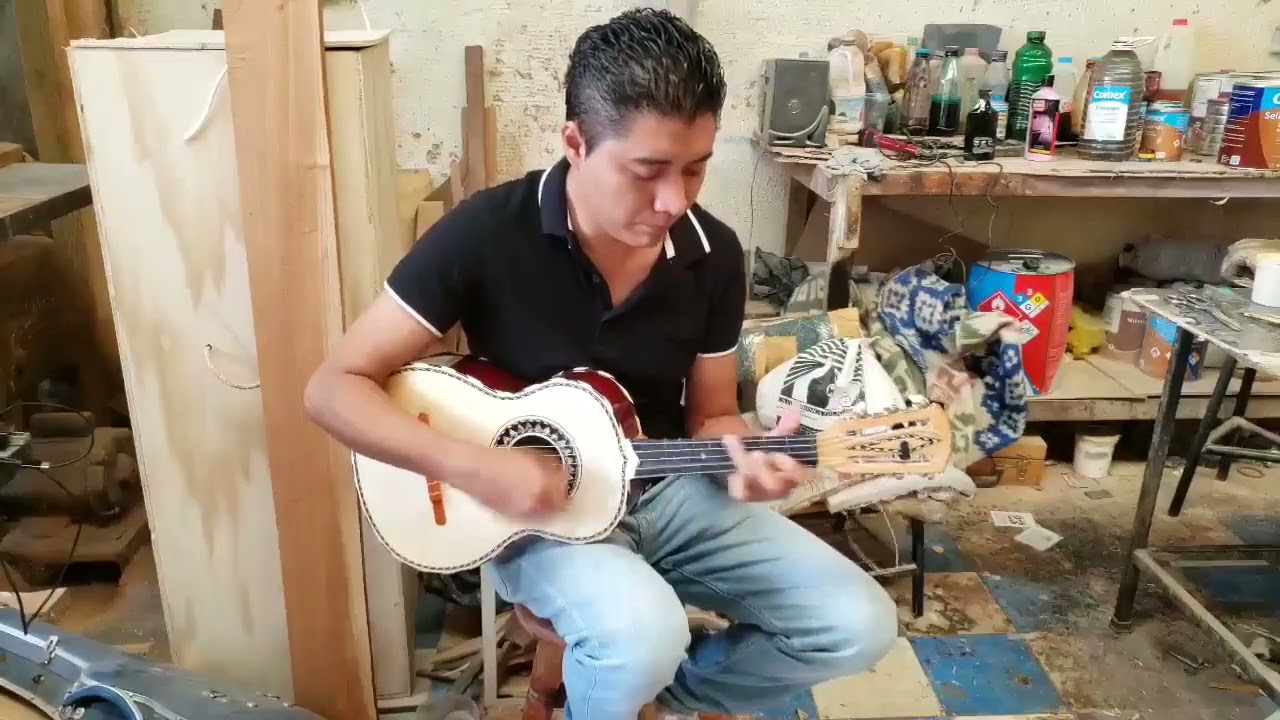 EL CANTO DE UNA VIHUELA  VIHUELA ROBERTO MORALES
