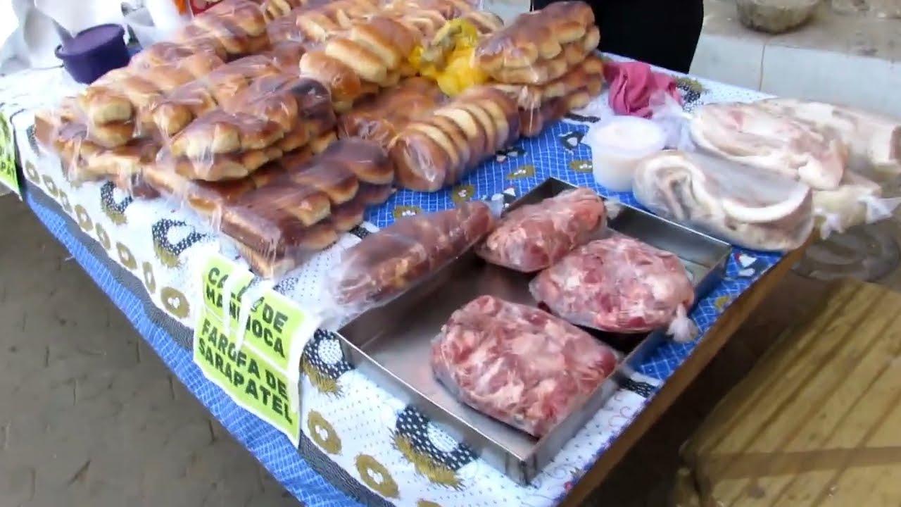 imagem da feira no mercado municipal de Araçuaí