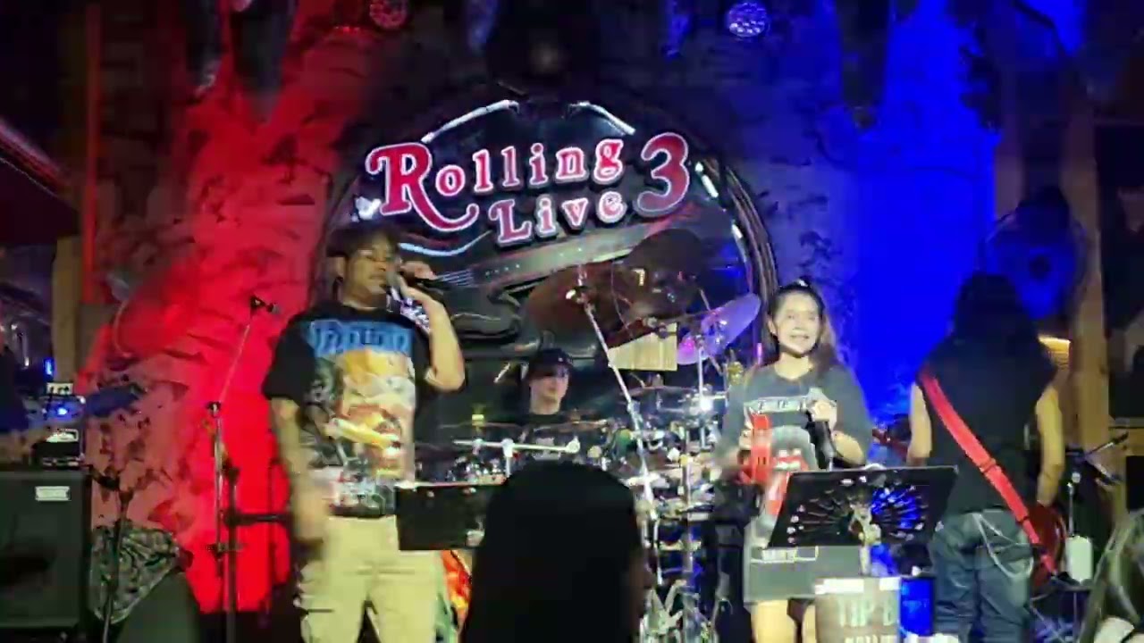 @She is Electric [Oasis] Rolling Live 3. Pattaya 
