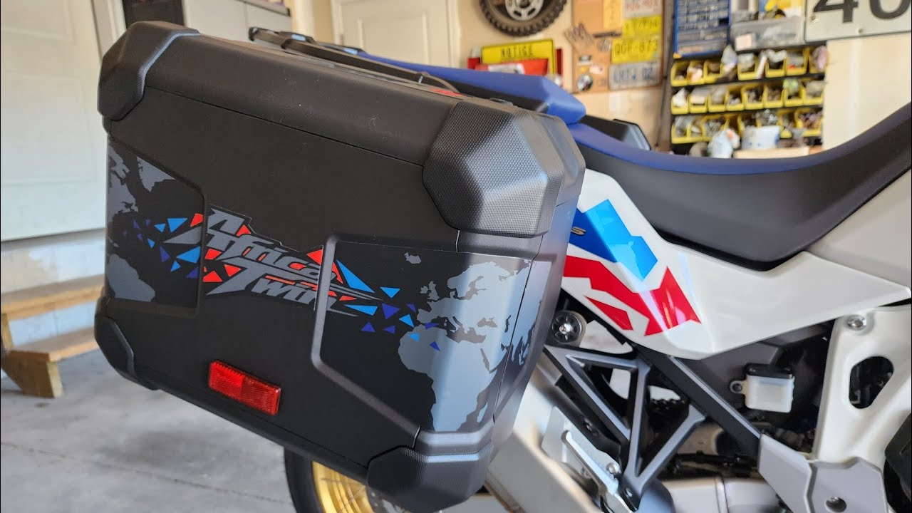 Оригинальные пластиковые боковые кофры для Honda Africa Twin Adventure Sports 2024 года.