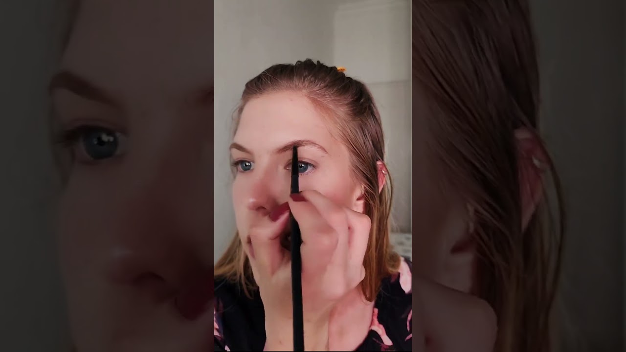 Pigmented Eyebrow Gel from Essence Cosmetics