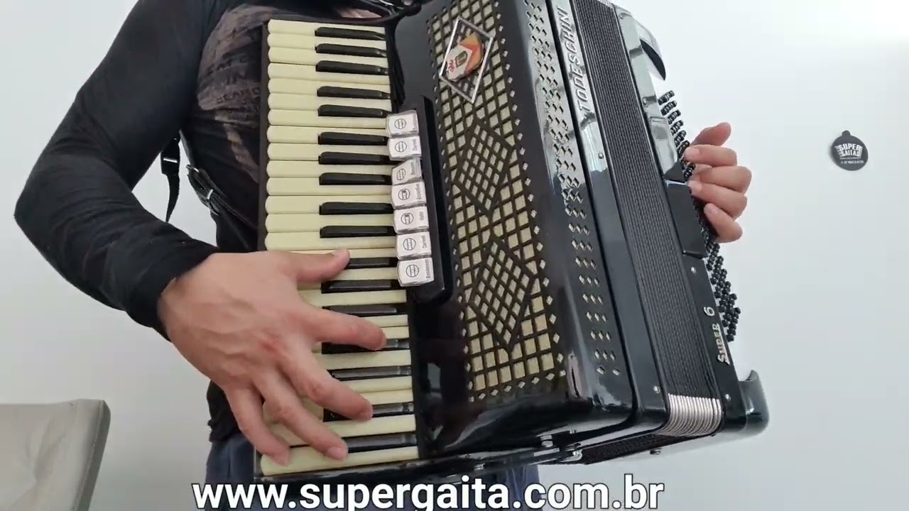 A gaita dos bailes: Apresentamos o Acordeon Todeschini Super 6.