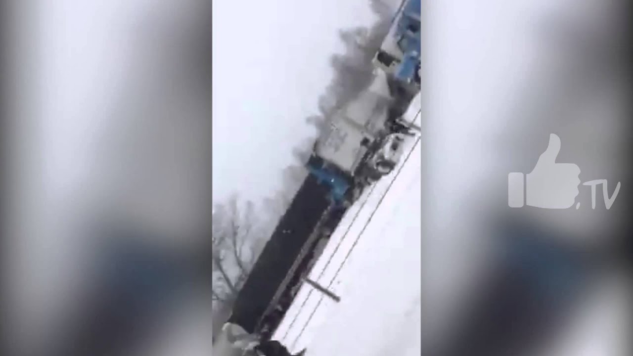 Choque multiple en la nieve increible |  Incredible car crash in the snow | ViraLike.tv 2016