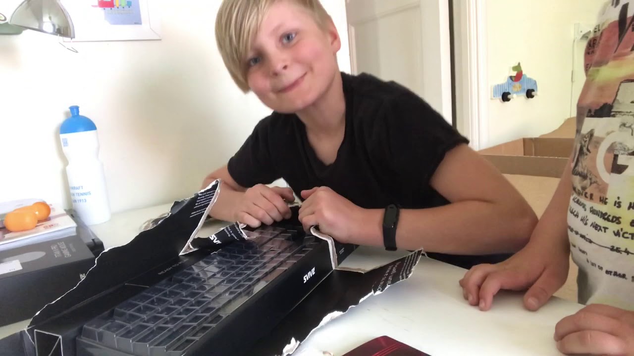 Unboxar en gaming dator med Anton och Charlie
