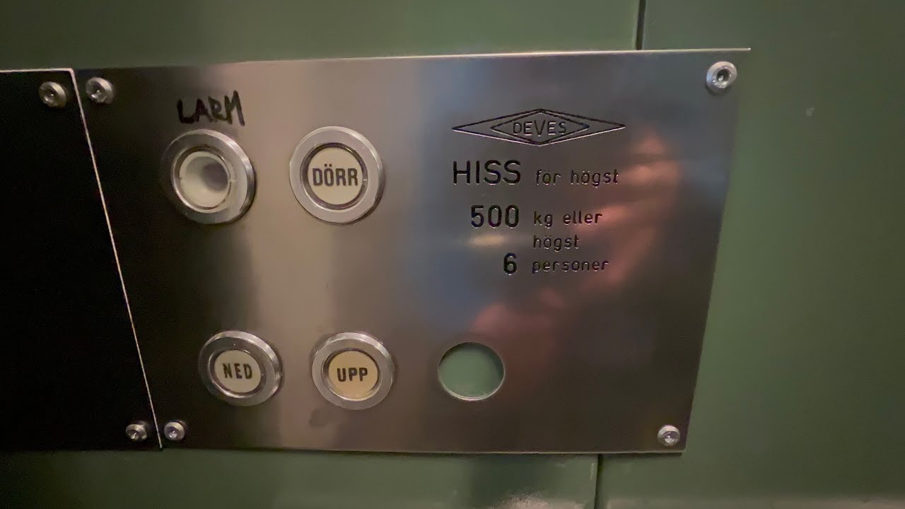 1975 DEVE Hydraulic Elevator @ Långgatan 10, Bollnäs, Sweden.