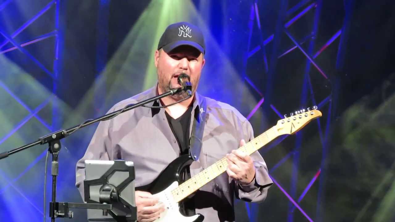 Christopher Cross - Arthur's Theme (Best That You Can Do) & Ride Like The Wind - Epcot 2013