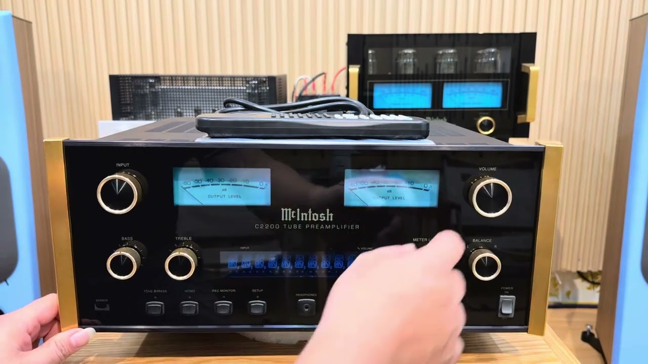 Mcintosh C-2200 gold edition Phiên bản giới hạn dành cho AE chuyên sưu tầm