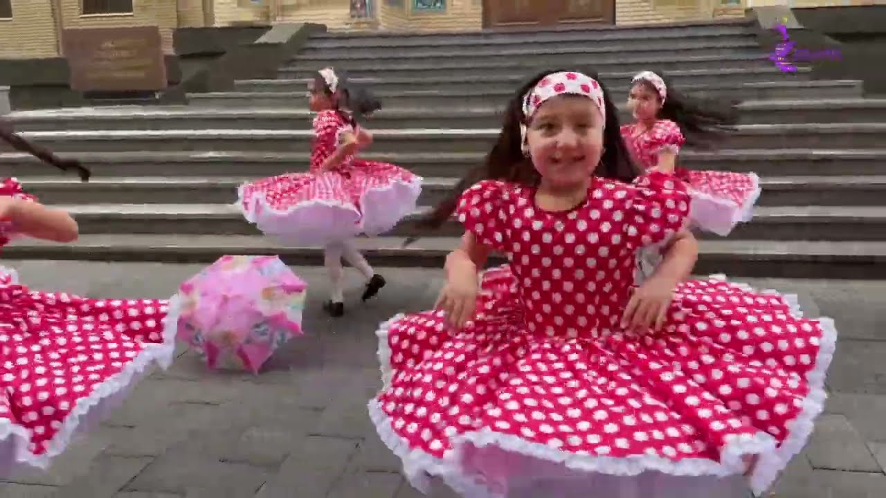 Ziyo-zukko  o’quvchilari ijrosida “Yomg’ir yog’aloq” qo’shig’i uchun maxsus raqs ☔️🌸 #ziyozukko