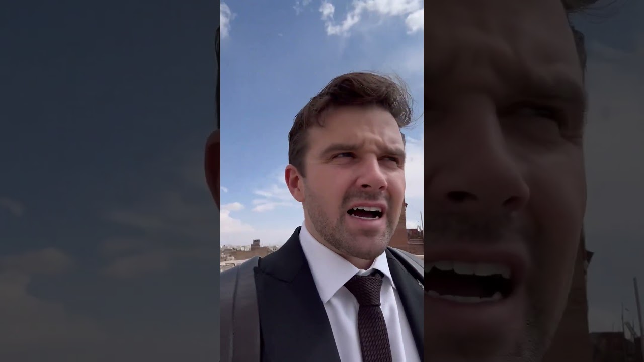 الصحفي الامريكي Jackson Hinkle في 