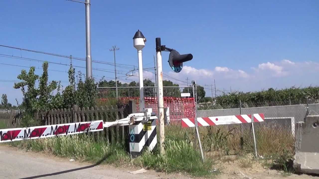 Passaggio a livello di via Casanola - Castelbolognese (RA) / Level Crossing / Bahnübergang / 道口 / 踏切