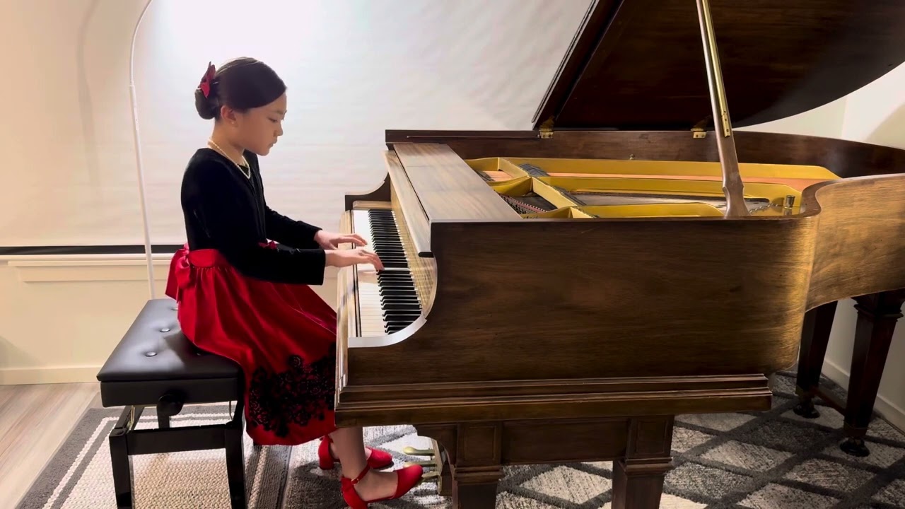 Yutong (Angela) Xie Performs Chopin's Waltz in C-sharp minor, Op.64, No.2