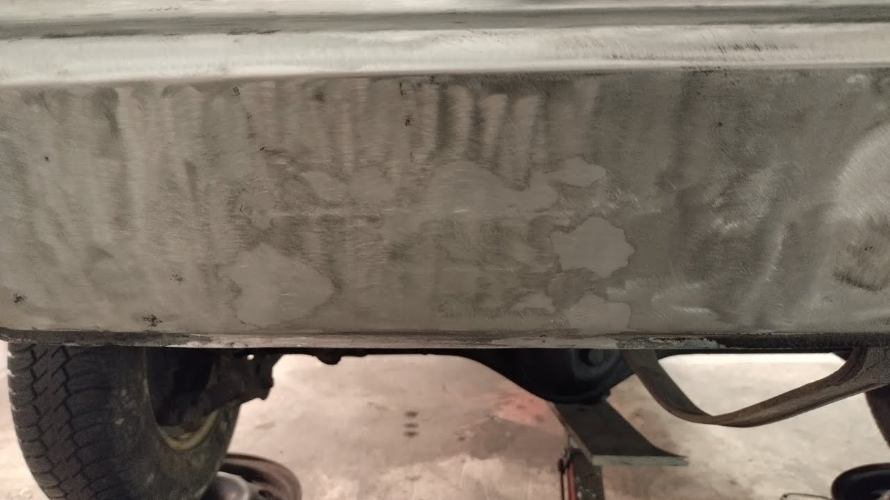 Hitsaus saumojen koritinaus Toyota Corollan taka hiekkapeltiin!